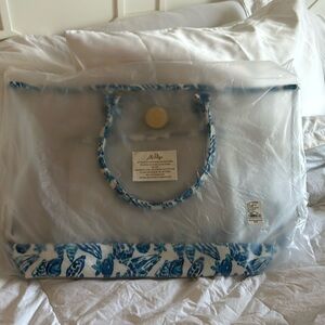 NWT Lilly Pulitzer Tote and Pouch Set.